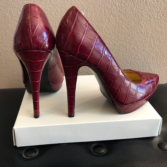 Red Pumps - Picture 3 of 3